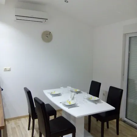 Ivan Apartment *