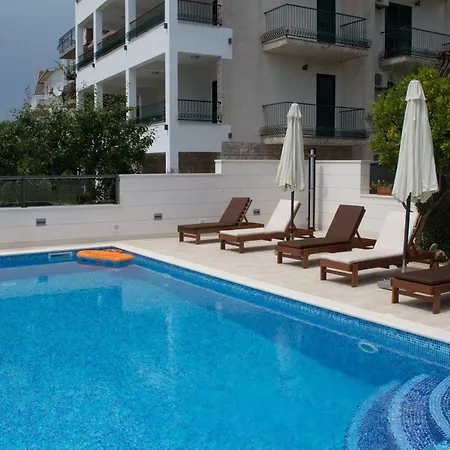 Ivan Apartment *
